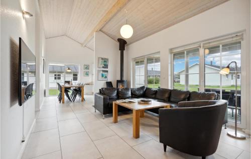 Houstrup House | Amazing Home In Nørre Nebel With Wifi