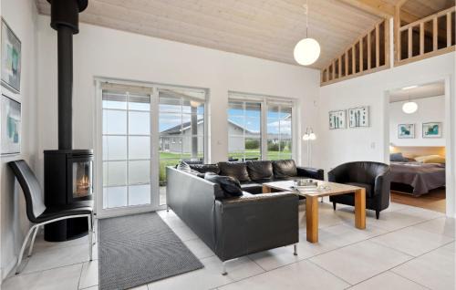 Houstrup House | Amazing Home In Nørre Nebel With Wifi