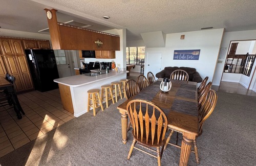 Winter Haven House | Amazing Lakefront Views! 4/4, Pool, Diving Board, Spa, Pool Table, near LegoLand