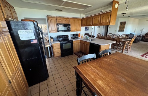 Winter Haven House | Amazing Lakefront Views! 4/4, Pool, Diving Board, Spa, Pool Table, near LegoLand