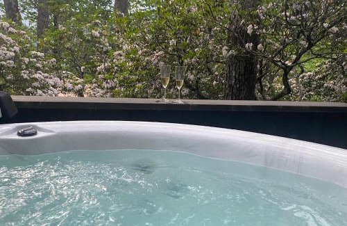 Cashiers Apartment | Amazing Mountain Views with Private Hot Tub!