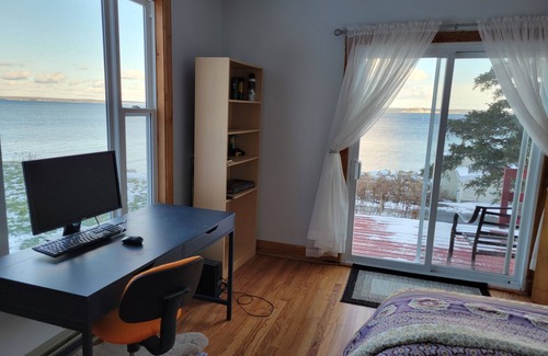 Chester Cottage | Amazing ocean view/private road/close to bayswater beach.
