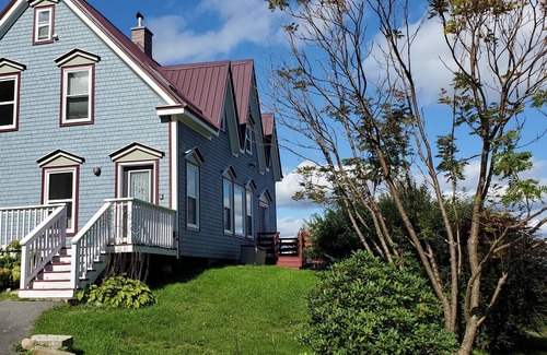 Chester Cottage | Amazing ocean view/private road/close to bayswater beach.
