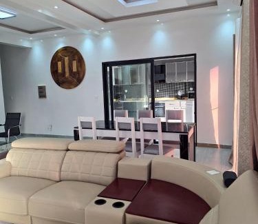Point E Apartment | Ambassade Prestige Suite - Appartement Spacieux