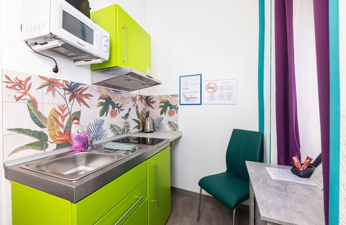 Inner City Budapest Apartment | Amber Gardenview Studios