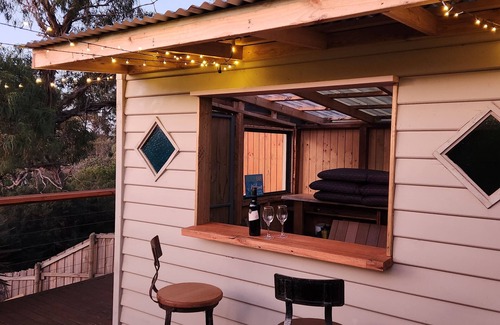 Loch Sport House | An entertainer's paradise featuring deck and bar. Relaxed Home, Amazing Views.n