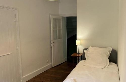 Jaligny-sur-Besbre House | Ancienne cure rénovée, charme et confort modernes - FR-1-489-459