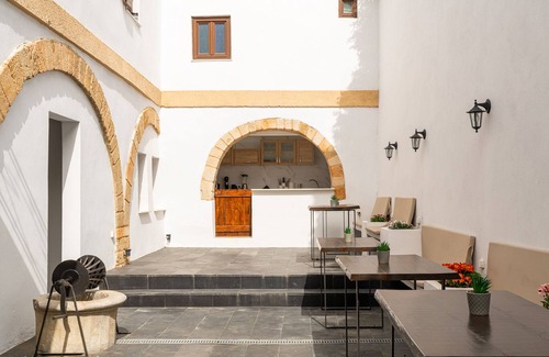 Rhodes Apartment | Ancient Knights Luxury SuitesnSir Wallace Suite 5