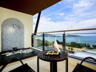 Patong Hotel | Andamantra Resort and Villa Phuket