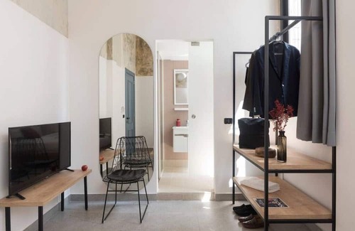 Gemmayzeh Apartment | Anoor 201 Studio in Gemmayze W/24/7 Power
