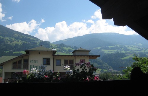 Ried im Zillertal Apartment | APART KOPP - 1 APARTMENT 2 - 4 pers. Close to the ski area - HOCHZILLERTAL- central location