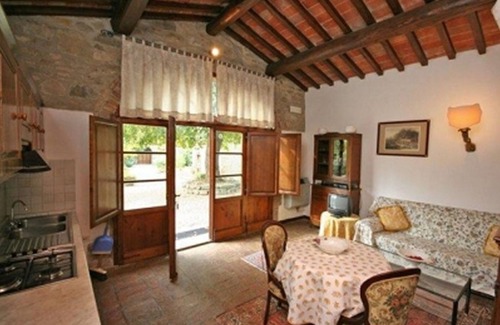 Il Borgo Apartment | Apartament in Cortona with WiFi, Pool, A/C, Alexa and relaxation