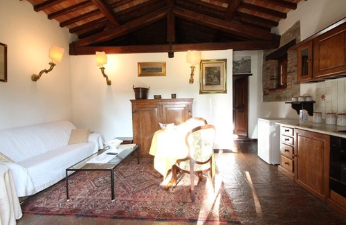 Il Borgo Apartment | Apartament in Cortona with WiFi, Pool, A/C, Alexa and relaxation