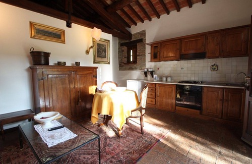 Il Borgo Apartment | Apartament in Cortona with WiFi, Pool, A/C, Alexa and relaxation