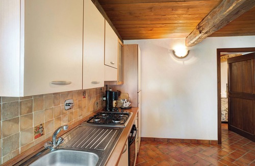 Siglioli Apartment | Apartment Antico Granaio with Mountain View, Shared Pool, Garden and Wi-Fi
