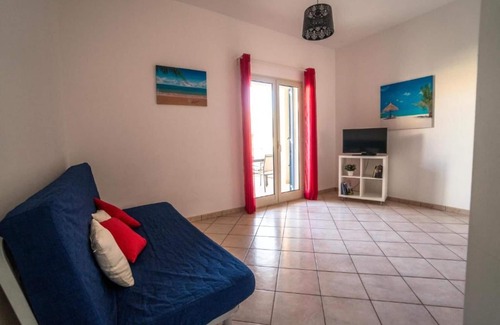 Marina di Ragusa Apartment | Apartment 'Appartamento Salgari Ponente' with Sea View, Wi-Fi and Air Conditioning