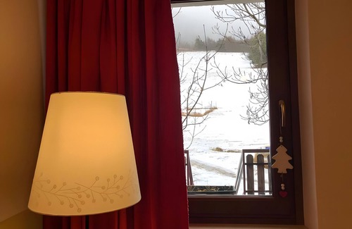 Saint-Denis Apartment | Apartment 'Becca D'Aver' with Mountain View, Shared Garden and Wi-Fi