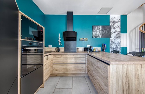 Bourg-sur-Gironde Apartment | Apartment 'Bellevue' with Wi-Fi and Air Conditioning
