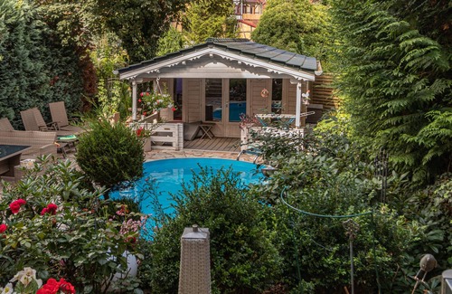 Mühlhausen Apartment | Apartment 'Vogelnest' with Shared Pool, Shared Terrace and Wi-Fi