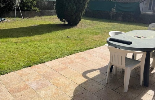 Le Moulleau Apartment | APARTMENT DIRECTLY ONTO SUNNY PRIVATE GARDEN. 15 MN WALK FROM THE BEACH
