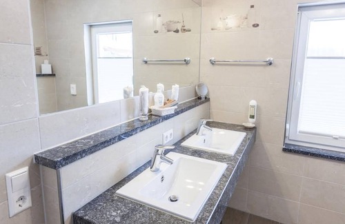 Aulendorf Apartment | Apartment ∙ Ferienwohnung Ranch-Hufeisen, 90qm, 2 Schlafzimmer, max. 2 Erwachsene und 2 Kinder