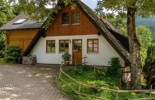 Wolfach - Saint Roman Apartment | Apartment 'Igelbau' with Mountain View, Shared Pool and Wi-Fi