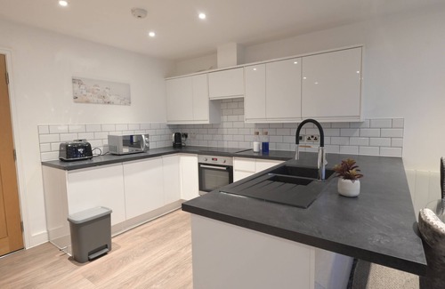 Wallington Apartment | Apartment in Croydon - 1 Min walk to Train