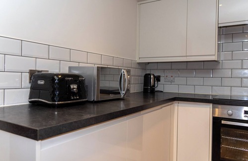 Wallington Apartment | Apartment in Croydon - 1 Min walk to Train