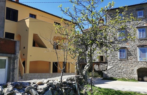 Sveti Jakov Apartment | Apartment in Stivan with Terrace, Air condition, WIFI, Washing machine (920-3)