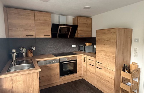 Plankenfels Apartment | Apartment 'Keller' with Shared Garden, Balcony and Wi-Fi