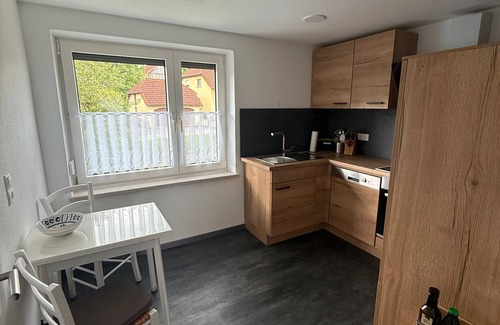 Plankenfels Apartment | Apartment 'Keller' with Shared Garden, Balcony and Wi-Fi