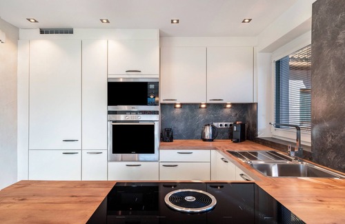 Wiesing Apartment | Apartment 'Oberladstätter' with Mountain View, Private Terrace and Wi-Fi