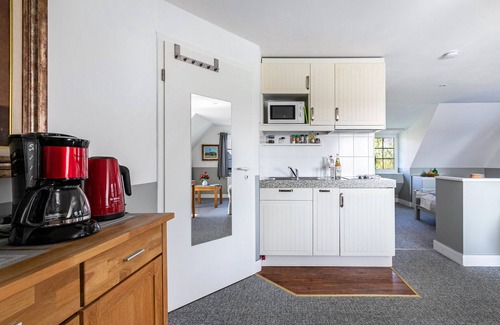 Pellworm Apartment | Apartment 'Südost' with Shared Terrace, Private Garden and Wi-Fi