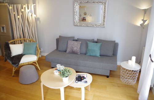 Notre-Dame Apartment | Apartment Versailles center, calm, fully equipped, elevator, parking (extra)
