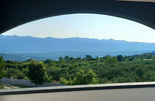 Podgradina Apartment | Apartment with a pool, mountainview, near the sea!