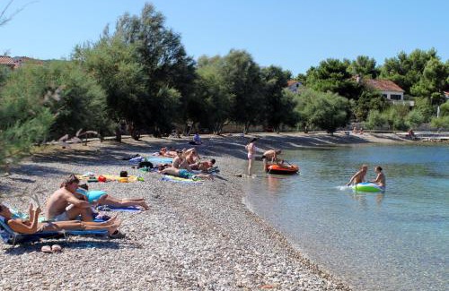 Mirce Apartment | Apartments by the sea Mirca, Brac - 5655