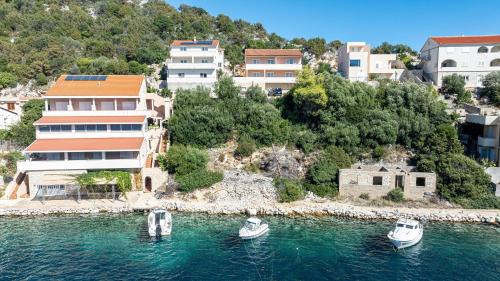 Zaklopatica Apartment | Apartments by the sea Zaklopatica, Lastovo - 12452