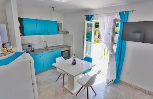 Sutivan Apartment | Apartments Lenka - One Bedroom Apartment with Balcony and garden View A1
