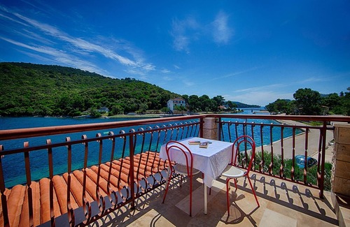 Pasadur Apartment | Apartments Malo Lago - One-Bedroom Apartment with Balcony and Sea View - 2nd floor (Apartment 6)