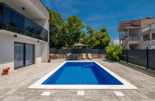 Pinezici Apartment | Apartments Villa "Aurea" with pool
