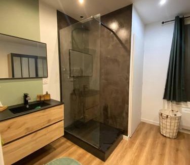 La Celle-sous-Gouzon Apartment | Appartement coquet au coeur de Vichy