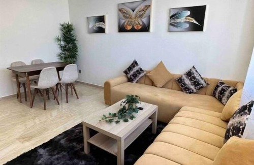 Ain Chock Apartment | Appartement Lumineux et Confortable D'une Chambre Avec Piscine sur le Toit
