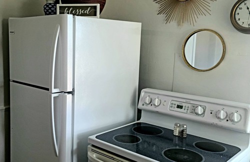 Rochester Cottage | Apple Blossom Cottage/2 Miles from Downtown ~ 10 Min to Mayo