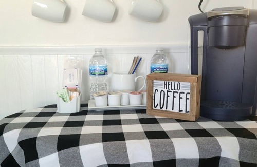 Rochester Cottage | Apple Blossom Cottage/2 Miles from Downtown ~ 10 Min to Mayo