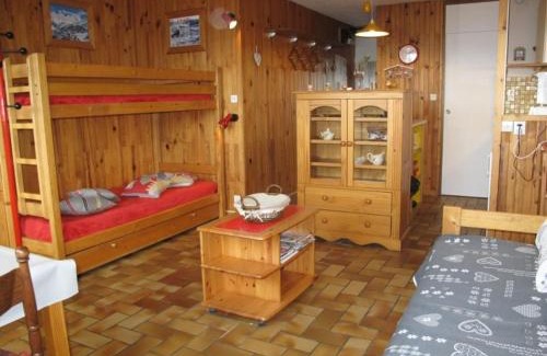 Plagne Centre Apartment | Appt ski-in/ski-out avec lit gigogne et casier à skis - FR-1-351-57