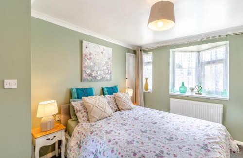 Sandown House | April Cottage - Sandown