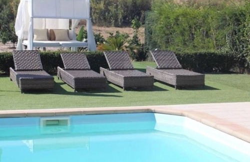 Vila Real Santo Antonio Apartment | Apt in a 3* Hotel! Pool, Garden & Private Park! 5minutes to Monte Gordo Beach!