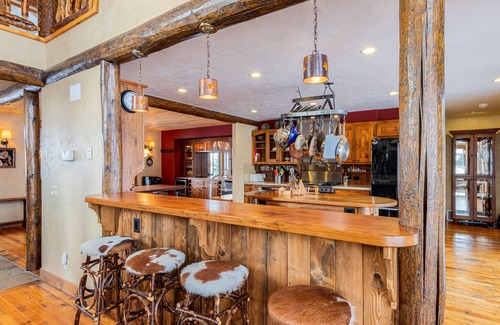 Alta House | Architectural Stunner w/ Mountain & Sound Views & Free WiFi- Snowbird-Friendly