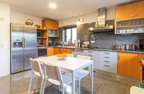 Gondomar House | At 5 Km from Porto, beautiful house with private pool, ideal for family vacations.