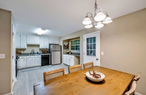 Acworth House | ATH - Comfortable 4BR Home for Extended Stay (rem)